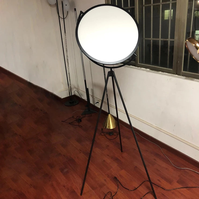 Vero Italian Tripod Lamp