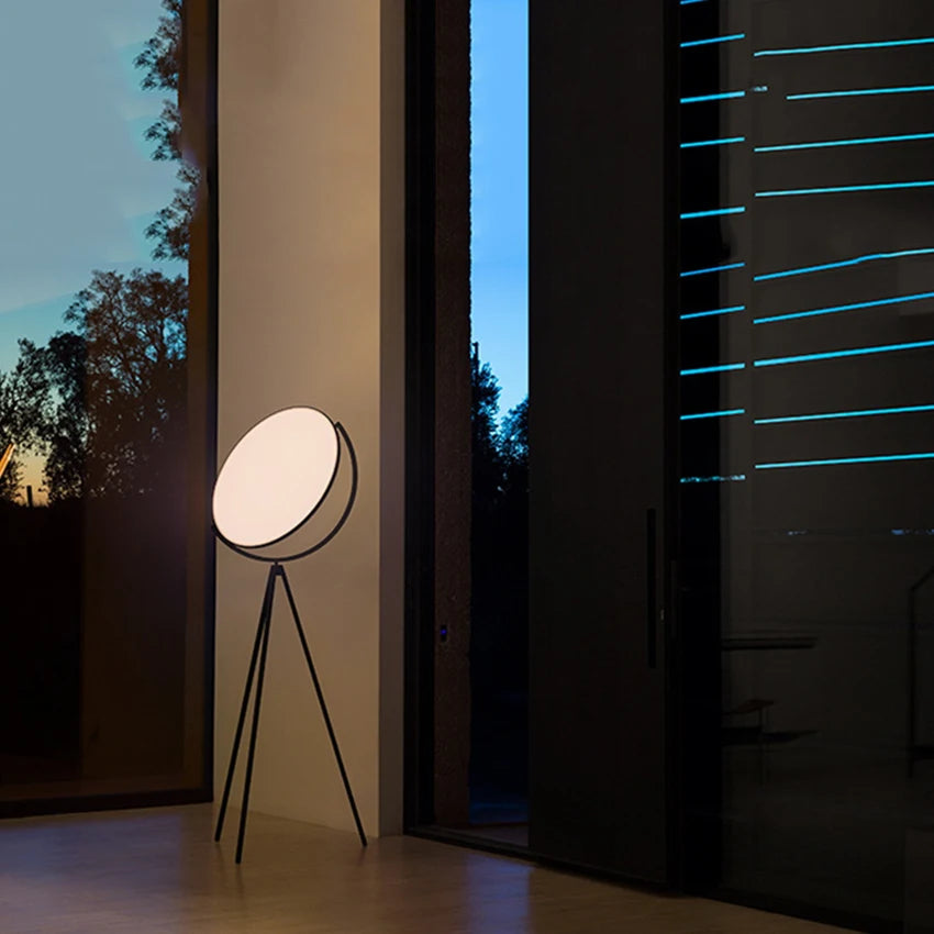 Vero Italian Tripod Lamp