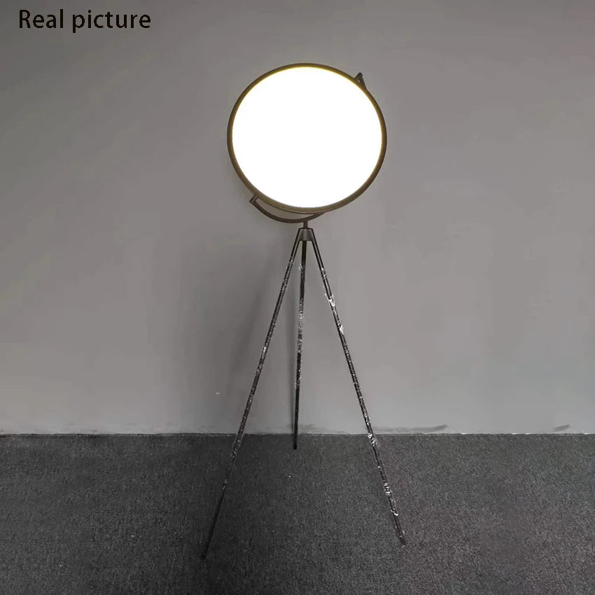 Vero Italian Tripod Lamp